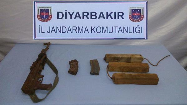 Dicle'de silah ve patlayıcı bulundu