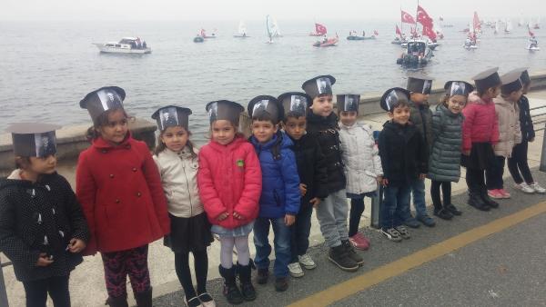 Kadıköy'de "ATA'ya Saygı Zinciri"