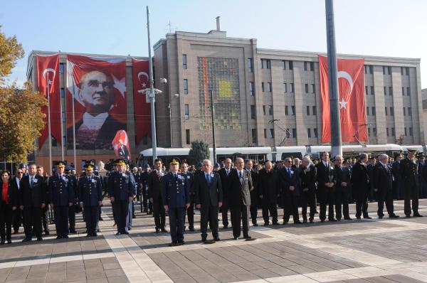 Eskişehir'de Atatürk törenle anıldı
