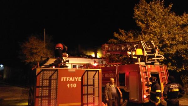 Odun deposundaki idari binada yangın çıktı