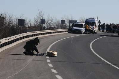 Şüpheli  koliden çay seti çıktı
