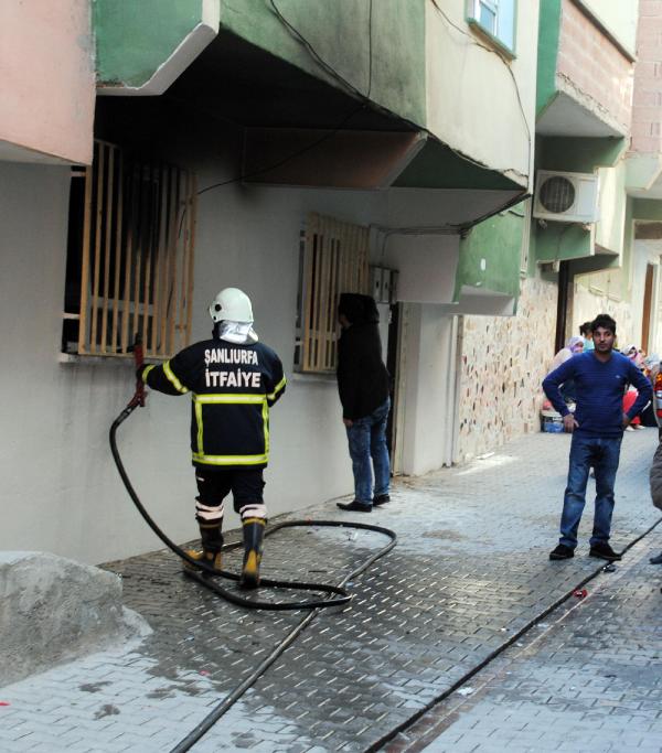 Şanlırfa'da evde çıkan yangın korkuttu