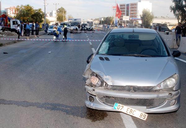 Otomobilin çarptığı motosiklet sürücüsü öldü