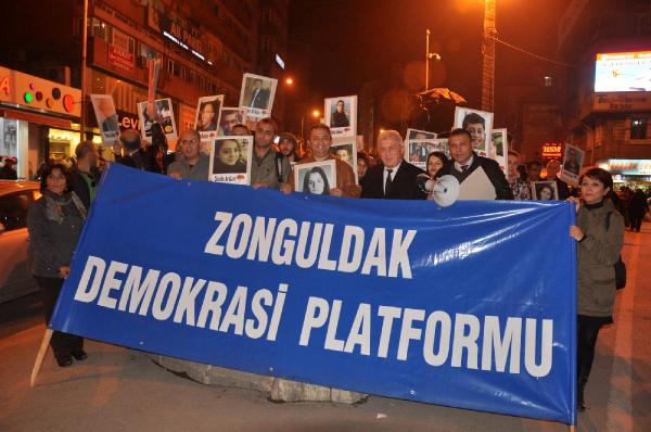 Ankara Garı önündeki patlamada ölenler anıldı