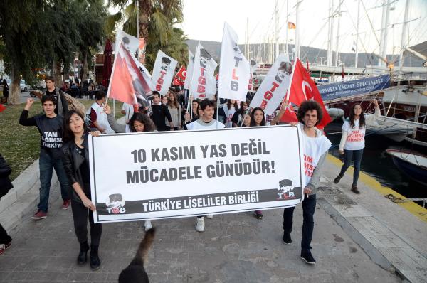 Bodrumlu liselilerden yürüyüş