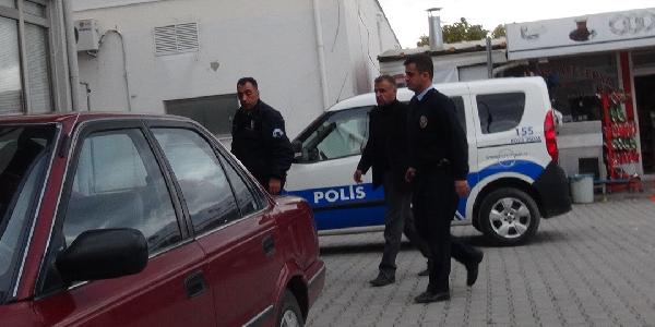 Polis memuru, tartıştığı başhekimi tabancayla yaraladı