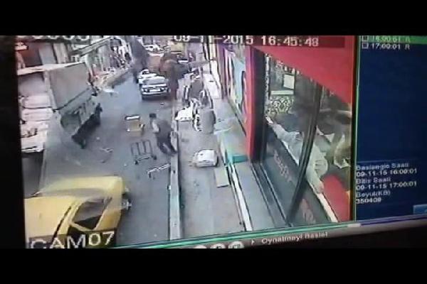 Senegalliyi üçüncü kattan böyle attılar