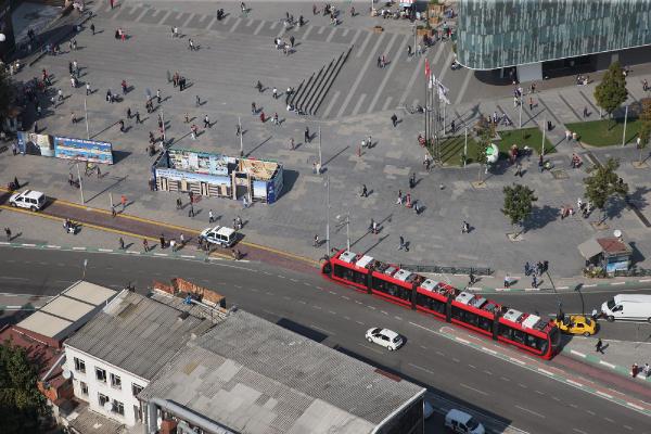 Bursa’da tramvay hattına park edenlere hapis cezası geliyor