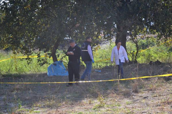 Dedesiyle yaşadığı evin bahçesinden kendini astı