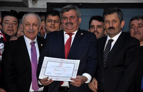 AK Partili Çaturoğlu mazbatasını aldı
