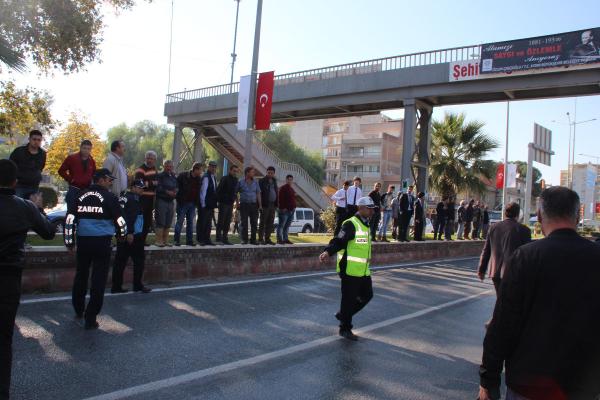 Üst geçitten atlayan 2 liseli genç kız ağır yaralandı