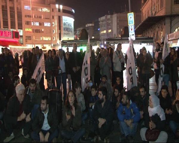 HDP'liler Kadıköy'de Silvan için oturma eylemi yaptı
