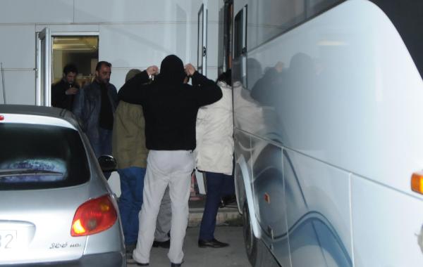'Fethullahçı Terör Örgütü' operasyonu şüphelileri hastaneye getirildi