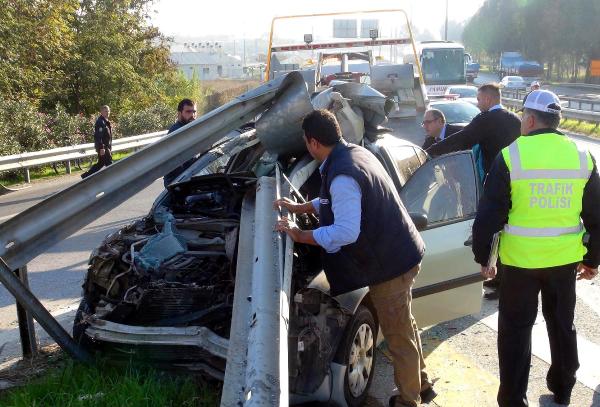 Bariyer ok gibi otomobile saplandı