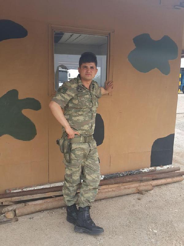 Üzerine tank devrilen şehit uzman çavuş, toprağa verildi