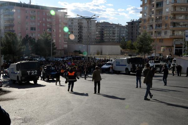 HDP'li Pir: Silvan'daki sokağa çıkma yasağı bir an önce sona erdirilmeli