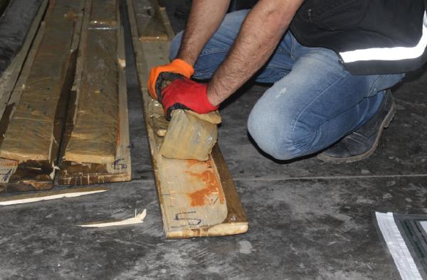 Gürbulak Gümrük Kapısı'ndaki operasyonda 124 kilo uyuşturucu ele geçirildi
