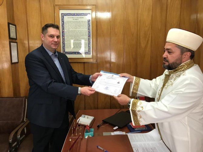 Alman iş adamı Manisa’da Müslüman oldu