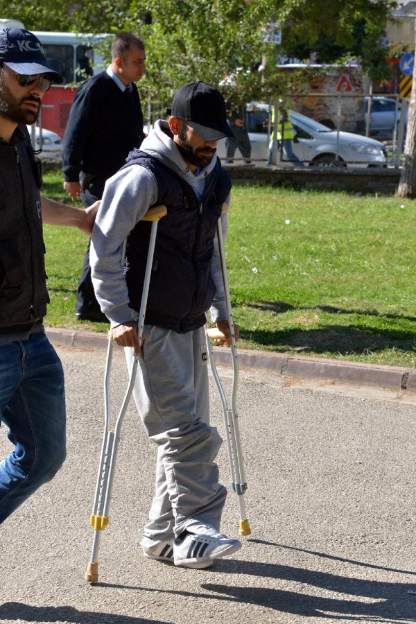 Yatağından Kalaşnikof çıkan felçli çete üyesi: Anamdan çok seviyorum