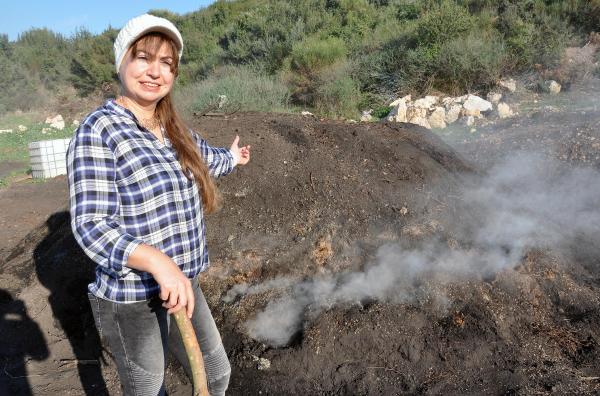 Kadın girişimci zeytin odunundan mangal kömürü üretiyor
