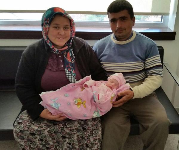 Elif bebek doğduktan 3 gün sonra bağırsak ameliyatı oldu