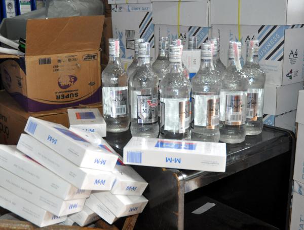 Bayrampaşa’da kaçak içki ve sigara operasyonu