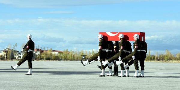 Van'da çatışma: 1 astsubay şehit, 3 asker yaralı (4)
