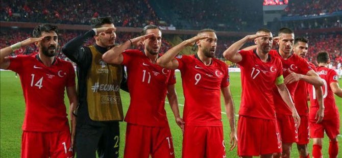 Almanya'da kulüplere 'asker selamı' uyarısı