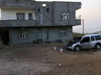 Silopi'de muhtarın aracı yakıldı