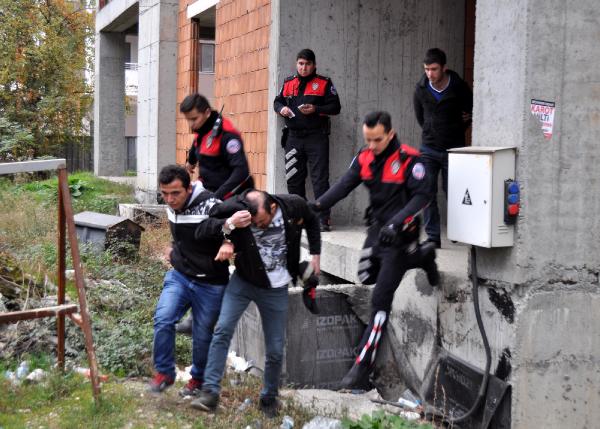 Boş binada uyuşturucu alemine polis baskını