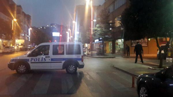 Gölcük'te soyguncu banka çalışanlarını rehin alındı (1)