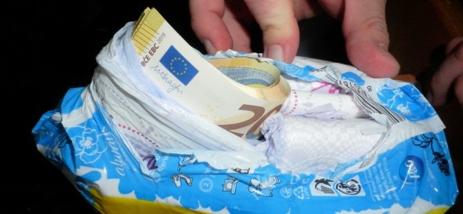 Kadın pedinde 20 bin avro yakalandı