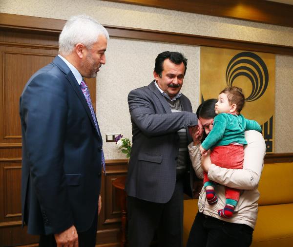 Başkan araya girince iki yıldır konuşmadığı kızıyla barıştı