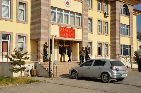 Doğubayazıt'ta 14 'canlı kalkan'a tahliye