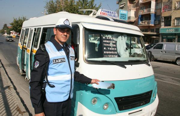 Trafik zabıtası minibüslerdeki fazla dikiz aynalarını topladı
