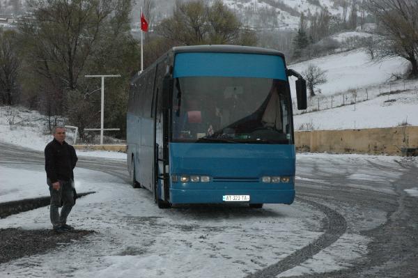Ilgar Dağı geçidinde kar ve tipi nedeniyle 4 gündür mahsurlar