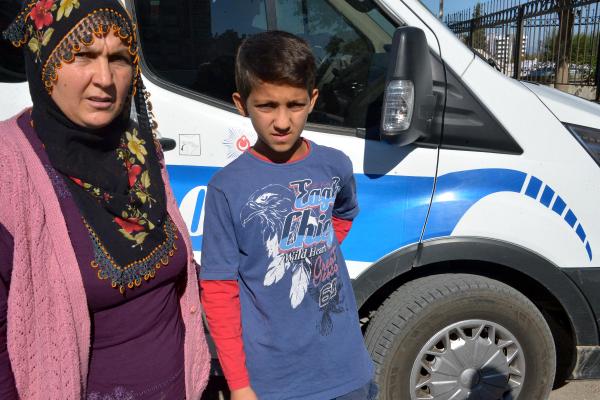 İşitme engelli çocuğun cebindeki 40 TL ve satacağı 3 litre sütü gasp etti