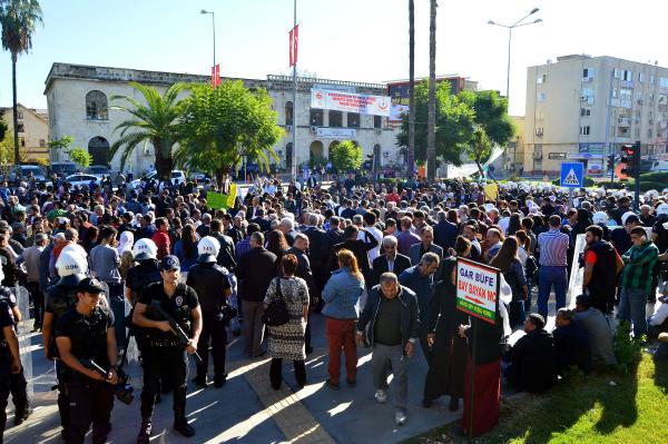 Mersin'de Silvan ve Paris protestosu