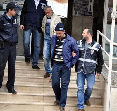 Aranan biri cezaevi firarisi iki sürücü kaza yapınca yakalandı (2)