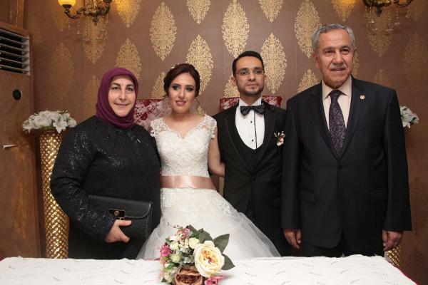 Arınç, amcasının torununun nikah şahitliğini yaptı