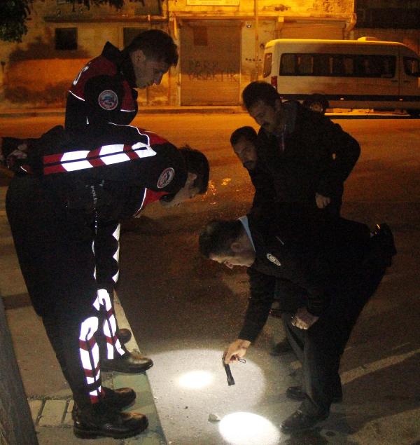 Şanlıurfa’da parkta oturan 2 arkadaş bacağından yaralandı