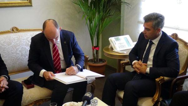 Avustralyalı Bakan Robert'den teröre karşı işbirliği sözü