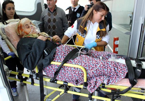 Sobadan zehirlenen yaşlı kadını komşuları kurtardı