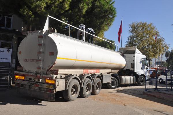 Akaryakıt tankeri ve TIR'dan kaçak sigara çıktı