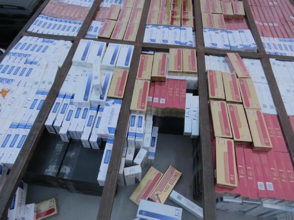 Diyarbakır'da kaçak sigara, akaryakıt ve esrar operasyonu: 5 tutuklama