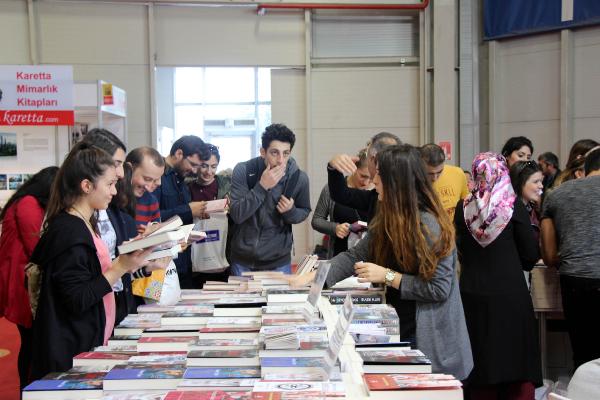 TÜYAP Kitap Fuarı'nın son gününe yoğun ilgi