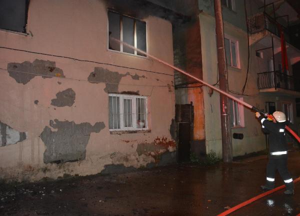 Suriyeli 3 ailenin kaldığı ev yandı