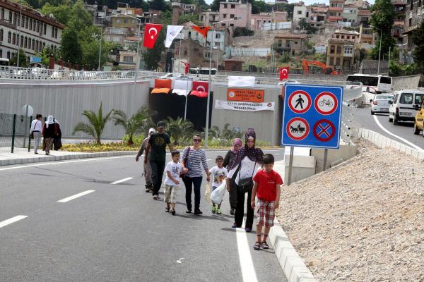 Konak tünellerinin ardından, yaya üst geçidi için onay çıktı