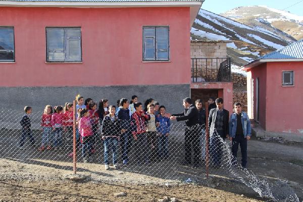 Başkale'de 275 öğrenci 40 gündür okula gidemiyor