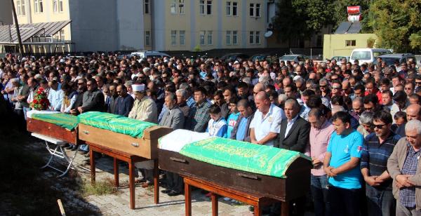 Fethiye’de 600 metrelik uçuruma yuvarlanan cipte aynı aileden 3 kişi öldü (2)